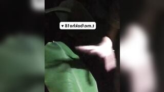 Nửa đêm nứng lồn, em chạy ra vườn call sex