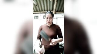 Chị Lan U50 hồi xuân, tim bạn zai không phân biệt tuổi tác