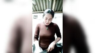 Chị Lan U50 hồi xuân, tim bạn zai không phân biệt tuổi tác