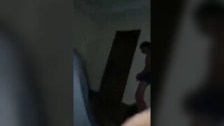 Đú đởn ham chơi rồi bỏ học, em học sinh bị các bạn đè đụ tập thể.