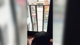 Vợ đi làm văn phòng và đi tiếp khách khi sếp cần