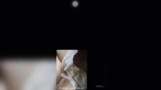 Ba má ngủ rồi cho anh sờ tí nhé