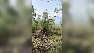 Làm tình ngoài trời khi đi dã ngoại cực kỳ táo bạo