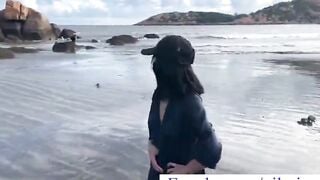 Em teen có sở thích khỏa thân, đi dạo ở bãi biển đầy người #2