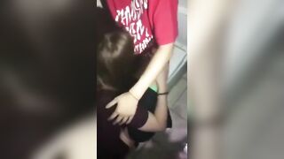 93Rủ nhau vào wc làm tình tập thể