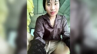 Gái dâm lộ lồn trên live  hai cái lá lồn dâm