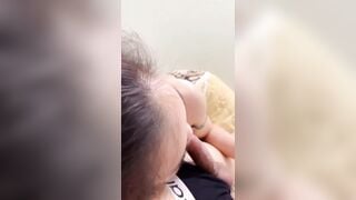 đang ngủ ngon thì bị bé sinh viên lôi con cu ra nghịch