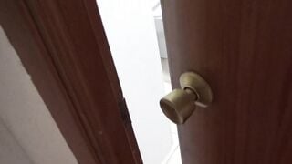Nhìn trộm mẹ kế, thấy mẹ thủ dâm và rồi...
