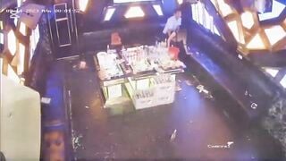 Lộ Clip ô chú đi hát Đụ nhân viên ngay trong phòng