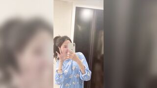 Cháu vợ show cho bạn trai nó nè dễ thương hen mấy ông