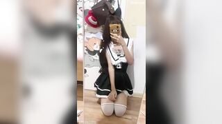 Mới tí tuổi đã biết thủ dâm khoe hàng kiếm tiền 3