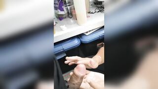 Gái dâm bú cu liếm tinh trai dâm đãng