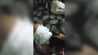 Nứng thật bắt vợ thằng em bú cặc khi nó ngủ say cặc lọ nằm kế bên.