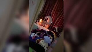 Phát hiện chị họ say mê nhiệt tình thủ dâm trong phòng.