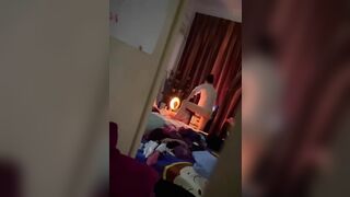 Phát hiện chị họ say mê nhiệt tình thủ dâm trong phòng.