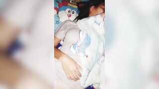 Ăn nhậu quá đà em gái bị anh họ lén đụ rồi còn quay clip làm kỉ niệm.