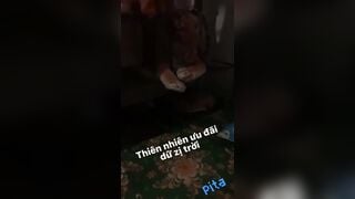 Mua ly trà sữa qua cái được địt