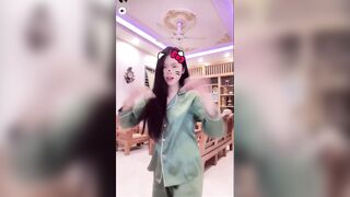 em gái 2k8 nhảy lộ hàng