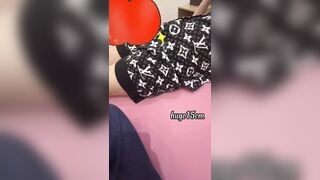 Sờ vú em,sờ ti em tý