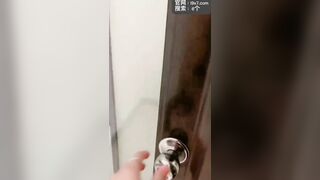 Khi mấy em gái 17 đến 18 tuổi non tơ cùng bạn bè rủ nhau đi bán dâm.