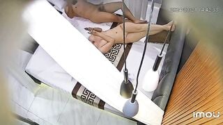 Quay lén vợ đi với bạn thân trong ks