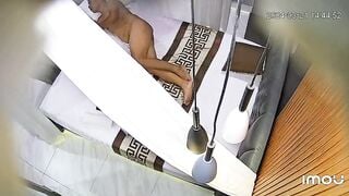 Quay lén vợ đi với bạn thân trong ks p2