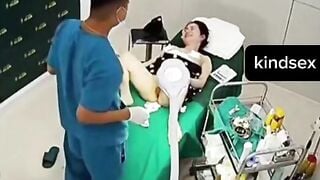 Bảo sao vợ thích đi khám phụ khoa bác sĩ móc sướng