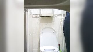 có 1 không 2 quay lén nhà vệ sinh nữ toàn các em non tơ xinh xắn - phần 23