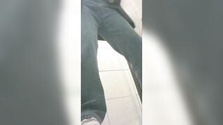 có 1 không 2 quay lén nhà vệ sinh nữ toàn các em non tơ xinh xắn - phần 29