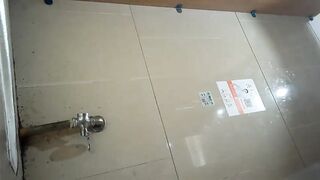 có 1 không 2 quay lén nhà vệ sinh nữ toàn các em non tơ xinh xắn - phần 45