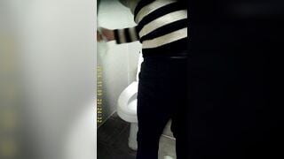 có 1 không 2 quay lén nhà vệ sinh nữ toàn các em non tơ xinh xắn - phần 51