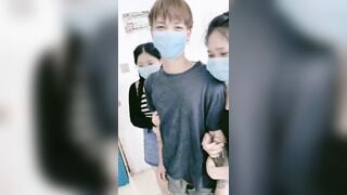 Thiếu tiền nên thanh niên đành đưa ghệ sang Cam cho mấy th Phi đen cặc to đụ kím tiền