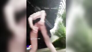 Nhỏ bạn thua kèo nhét cu giả thủ dâm đến rỉ nước ngoài đường