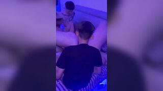 Bỏ học đú đởn ăn chơi em gái bị hơn chục thằng bạn thân đè đụ tập thể.