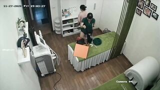 Hack cam quán spa triệt lông lồn mấy chị gái - 2