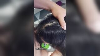 vẻ mặt ngay thơ của đứa em họ khi bị anh bắt chịch