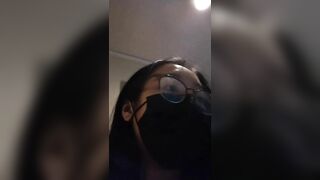 Con đĩ dâm dục kính cận có sở thích nude public ngoài cầu thang chung cư - 1