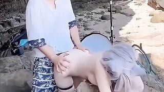 Thợ ảnh địt em mẫu ảnh hàng ngon ngoài biển