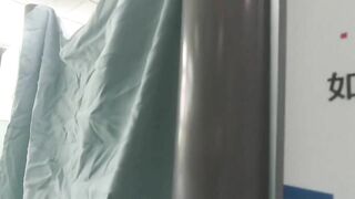 Đi bệnh viện giả vờ để quay lén bác sĩ tiêm thuốc vào mông đít các chị gái xinh.