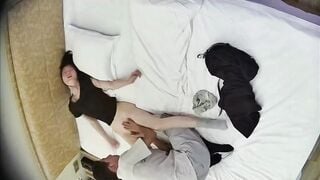 Anh trai móc lồn con em họ 18 tuổi đến nổi sướng co giật.