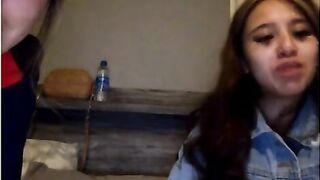 Teen show núm vú cho trai trên Omegle