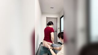Nữ y tá tiêm thuốc vào mông đít bệnh nhân quay video 1 cách công khai.