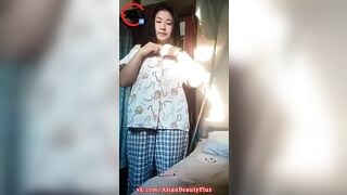 Vú to thủ dâm 219