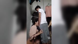 Có con bạn thân dâm cầm cặc sục bú vú non thơm kích thích