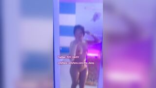 Em Thi_Daisy dâm đẫng