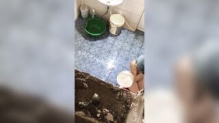 Quay lén em gái tắm 2