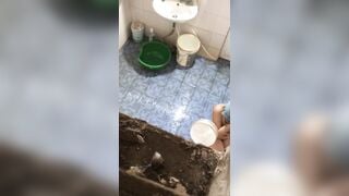 Quay lén em gái tắm 2
