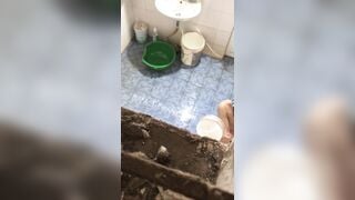 Quay lén em gái tắm 2