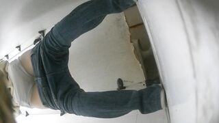 Quay lén wc nữ p 23