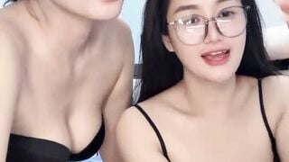 Hai em rau vú to dâm live sex dâm đãng kích thích phần 1